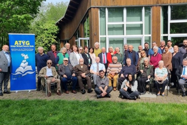 Avrupa Türkiyeli Yazarlar Grubu'ndan Çiğli'ye ödül geldi