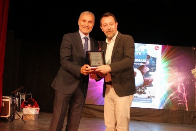 Uluslararası Aktivist Sanatçılar Birliği'nden "AHMET Diker'e onur ödülü