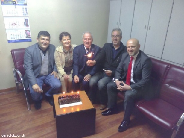 YAŞ GÜNÜNÜ DOSTLARIYLA KUTLADI..