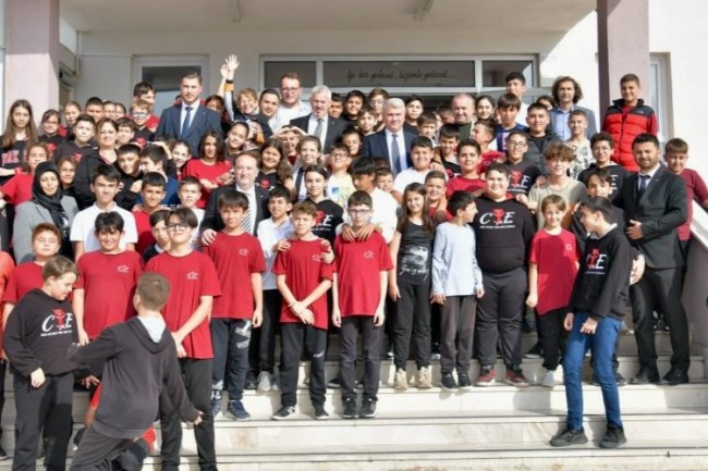 Canbey'den 23 Nisan mesajı