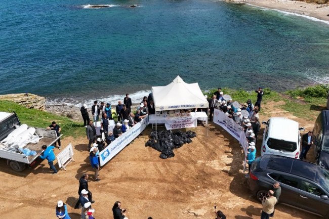 Kocaeli'de Sardala Koyu'ndan 30 poşet atık toplandı