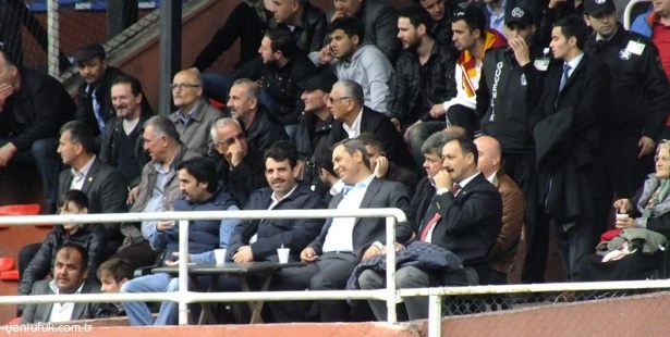 TAM KADRO MAÇ İZLEDİLER!..