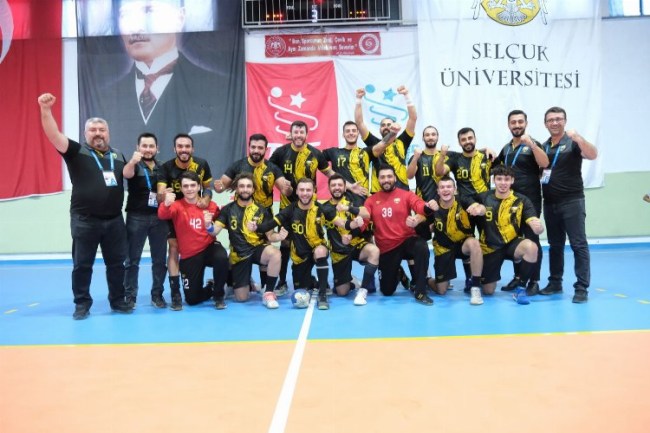 Konya Büyükşehir Belediyespor hentbolda Play-off'a kaldı