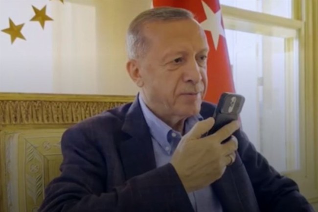 Cumhurbaşkanı Erdoğan'dan darbedilen öğretmene "geçmiş olsun" telefonu