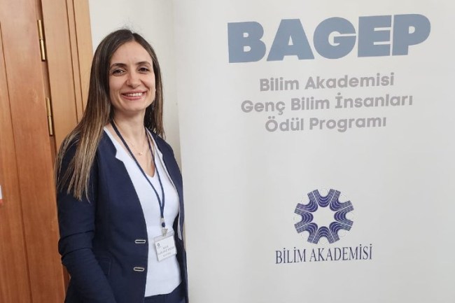 BUÜ'lü akademisyene "Genç Bilim İnsanı Ödülü"