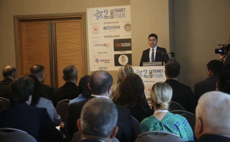 Eximbank yöneticileri fuarda birifing verdi