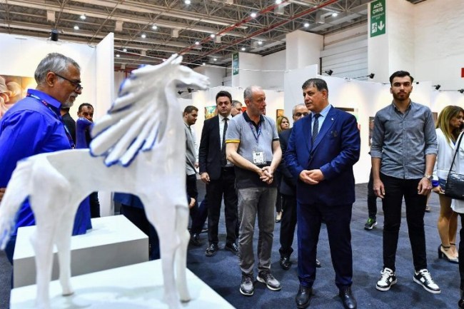 İzmirliler'den Sanat ve Antika Fuarı'na yoğun ilgi