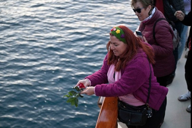 Dilekler Akdeniz'in masmavi sularında