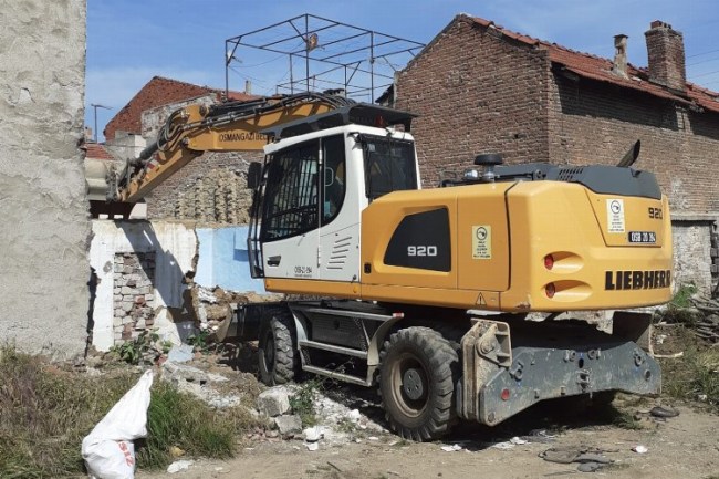 Osmangazi'de metruk bina mesaisi