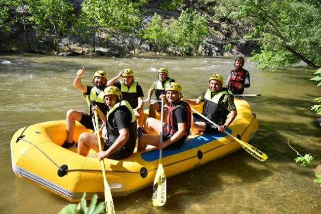 Başkan Büyükkılıç ve Vali Çiçek, Zamantı Irmağı'ndaki rafting yarışının startını verdi