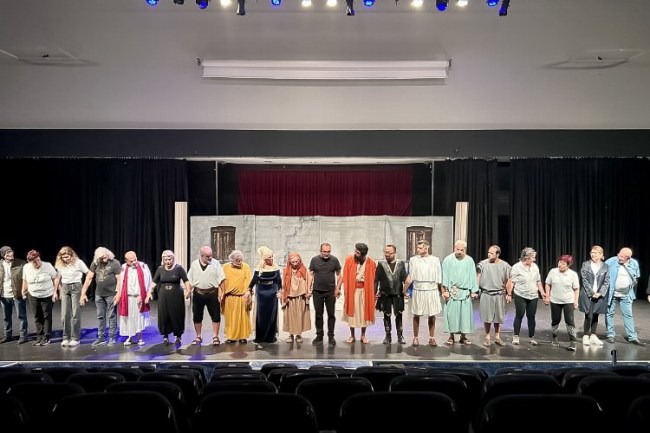 Yalınayak Sokrates Muratpaşa'da sahnelendi