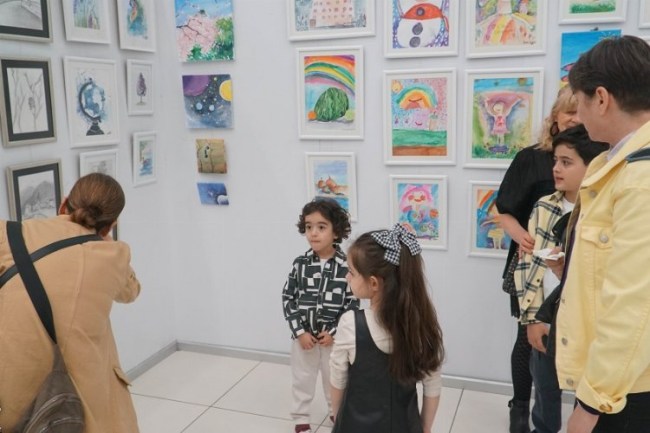 Bursalı minik ressamların eserleri BAOB'da sergilendi
