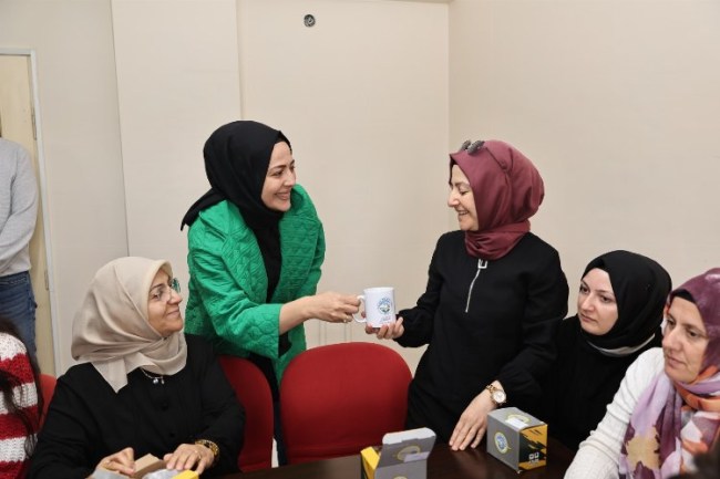 Başkan Yalçın Hemşireler Günü'nü unutmadı