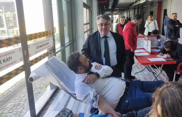 Rektör Özölçer Kan Bağışı Organizasyonuna katıldı