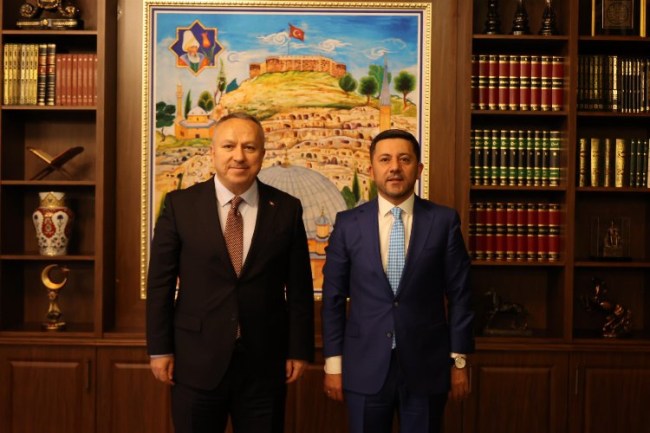 Vali Fidan'dan Belediye Başkanı Arı'ya hayırlı olsun ziyareti