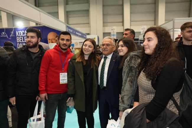 Büyükşehir'in Kayseri Kariyer Merkezi Projesi ile 5 bin 757 kişi iş buldu