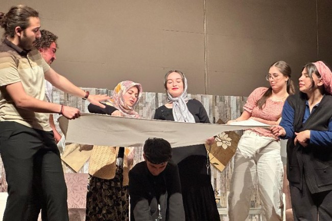 NNYÜ Tiyatro Topluluğu Deliler Bayramı'nı sahneledi