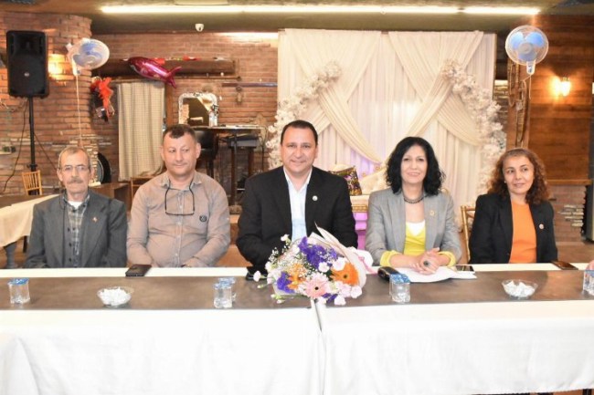 Manisa Dostlar Meclisi'nin konuğu Yunusemre Muhtarlar Derneği Başkanı Bedriye Pehlivan