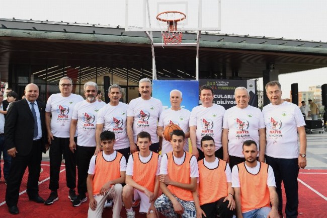 Bursa'da başkanlardan 19 Mayıs'a yakışan maç