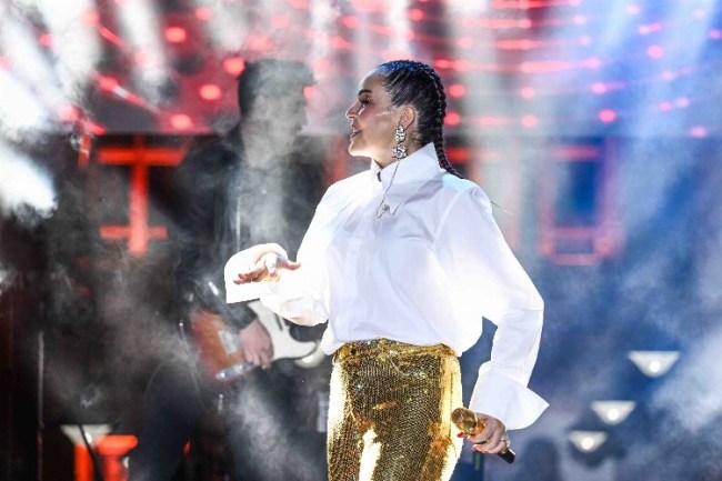 Karacabey'de 19 Mayıs coşkusu Bengü konseri ile göz kamaştırdı