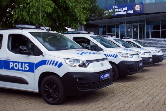 Bingöl İl Emniyet Müdürlüğü'ne teni araçlar tahsis edildi