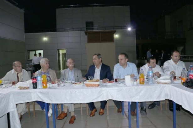 BELEDİYE BAŞKANI UYSALDAN BASIN MENSUPLARINA YEMEK