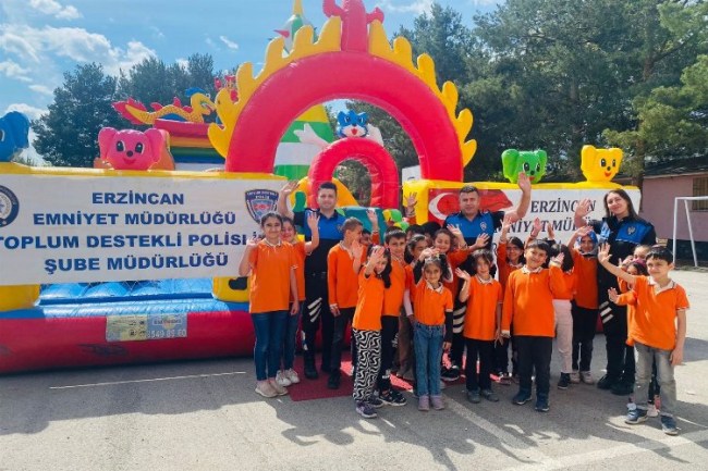 Erzincan Toplum Destekli Polislik Şubesi'nden çocuklara sınırsız eğlence