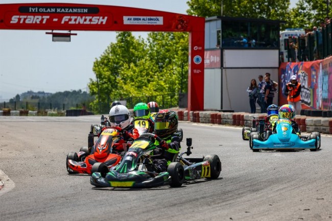 Tuzla'da çekişmeli yarış