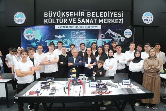 Kayseri'nin 6'ncı üniversitesi KAYMEK'ten coşkulu yıl sonu programı