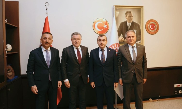 Milletvekili Bozkurt ve Vali Hacıbektaşoğlu Bakan Bak’ı ziyaret etti