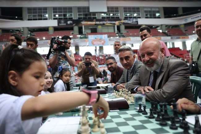 Satrancın minik ustaları Kayseri Kocasinan'da kapışıyor