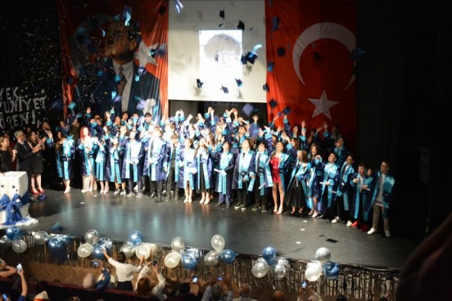 YEK Eğitim Kurumları'nda mezuniyet sevinci