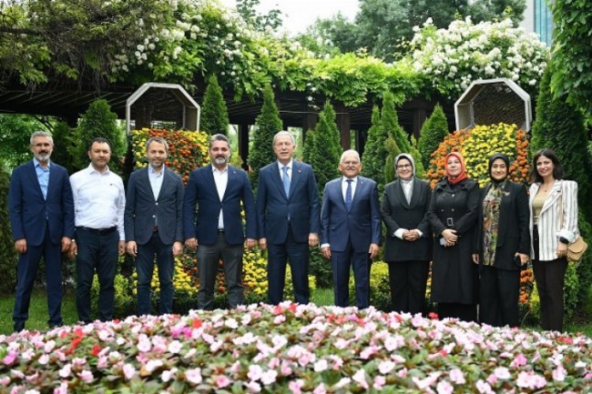 Hulusi Akar ve Ayşe Böhürler'den Büyükkılıç'a tebrik ziyareti