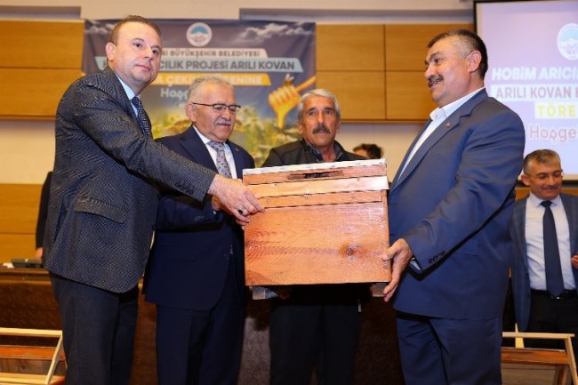 Büyükşehir'den 6 Milyon 270 bin TL'lik arılı kovan dağıtım töreni