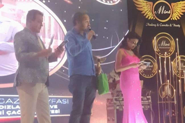 Sedat Sarıkaya "Yılın Başarılı Magazin Sayfası" ödülünü aldı!