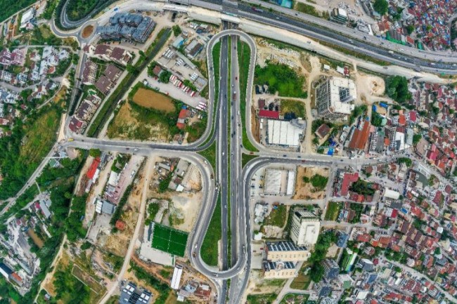 Kocaeli Solaklar Köprülü Kavşağı'na kadın eli