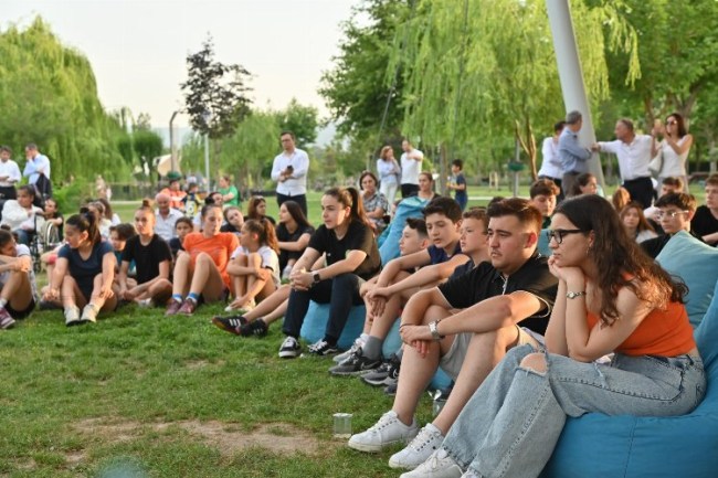 Başkan Ferdi Zeyrek'ten öğrencilere müjde