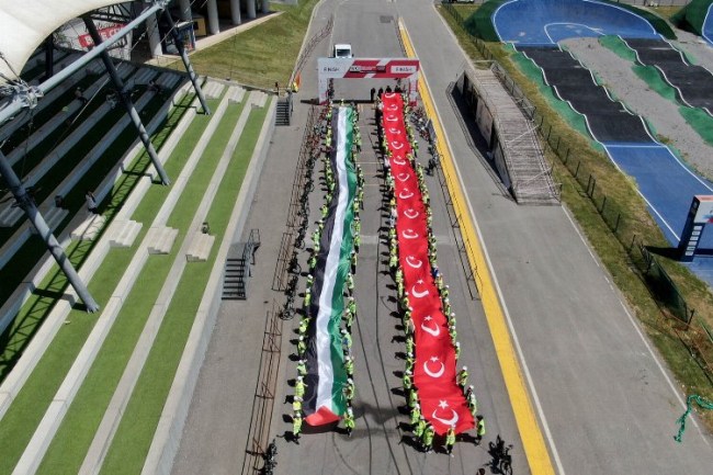 Dünya Bisiklet Günü'nde pedallar Filistinli çocuklar döndü