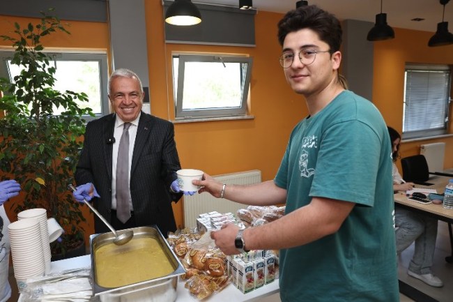 Başkan Şadi Özdemir'den öğrencilere sınav morali