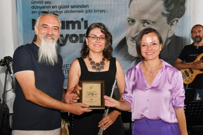 İzmir Karabağlar'da Nazım Hikmet'i unutulmadı