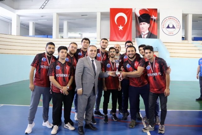 ERÜ 21. Geleneksel Spor Şenliği'nin Ödül Töreni düzenlendi