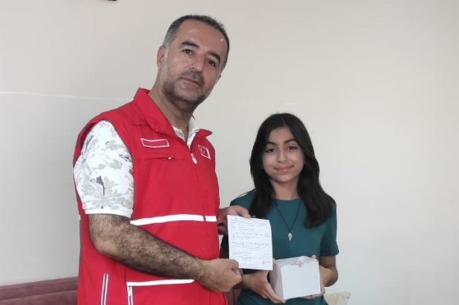 Kumbarasında biriktirdiği parasını Filistinli kardeşlerine bağışladı