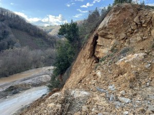 Alaplı-Yığılca karayolunda heyelan meydana geldi