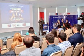 GENÇLER YAZILI BASININ GELECEĞİNİ TARTIŞIYOR