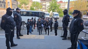 Silah operasyonunda gözaltına alınan 7 şüpheli adliyede