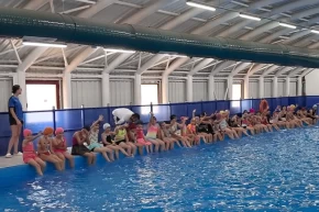 Bilecik Pazaryerinde kapalı yüzme havuzu hizmete girdi