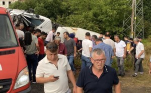 Kızılcapınarda beton mikseri devrildi