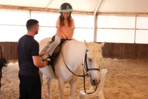 Kocaeli Büyükşehir den 22 bin 686 çocuğa binicilik eğitimi