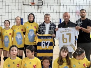 İska yapı inşaattan kız voleybol takımına destek...