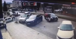 Kdz. Ereğlide Motosiklet Kazası: Araçla Çarpışıp Park Halindeki Araca Savruldu